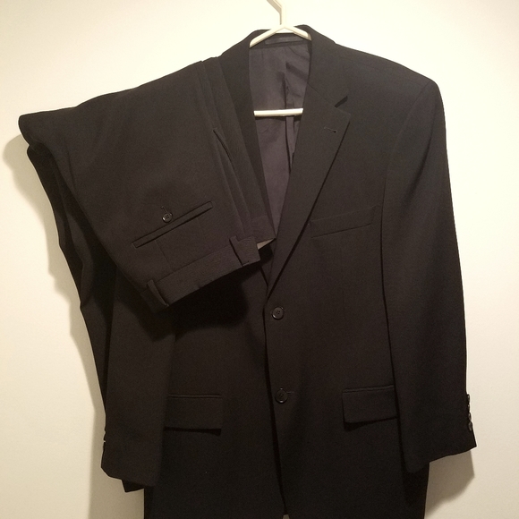 Hugo Boss Other - Hugo Boss 2 pc suit 60% Wool clean black 2 Button